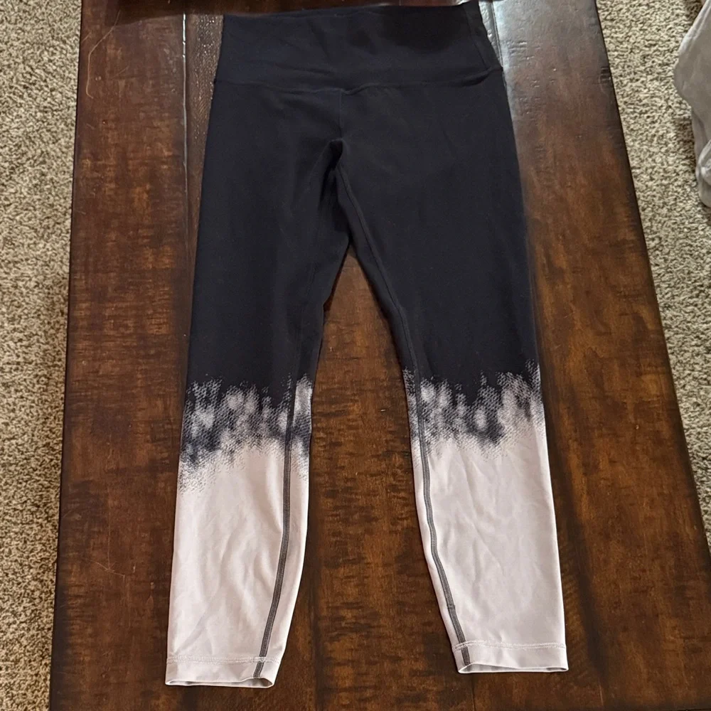 Lululemon Stylish Black and grey Leggings sz 8 - Picture 1 of 6